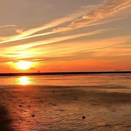 Lüttje Huus Frieda mit Strandkorb am Strand von Mai bis September Cuxhaven Exterior foto
